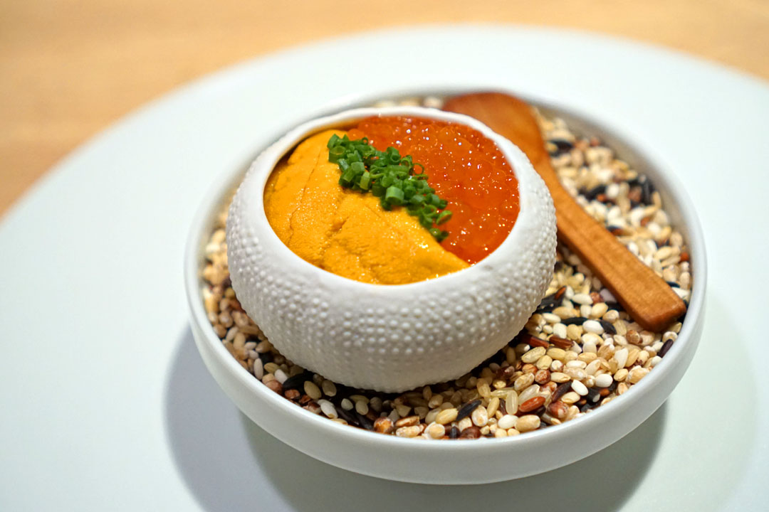 성게 계란 찜 (Sea Urchin, Soft Eggs, Salmon Roe)