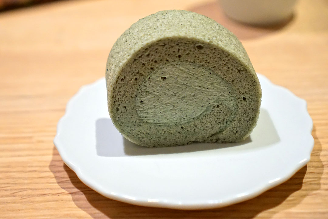 쑥 크림 케익 (Mugwort Cream Roll)