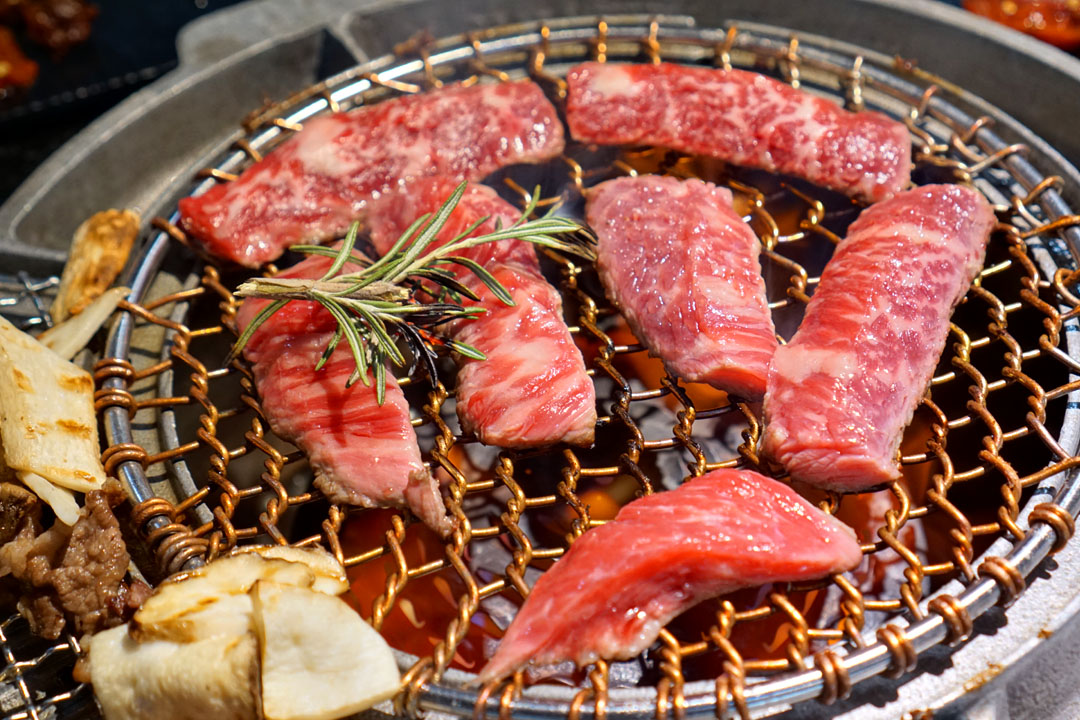 눈꽃살 (Prime Beef Boneless Short Rib) - On the Grill