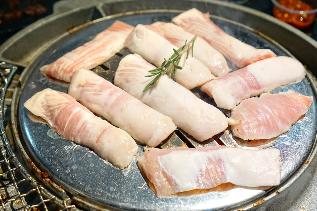 특 항정 (Pork Jowl) - On the Grill