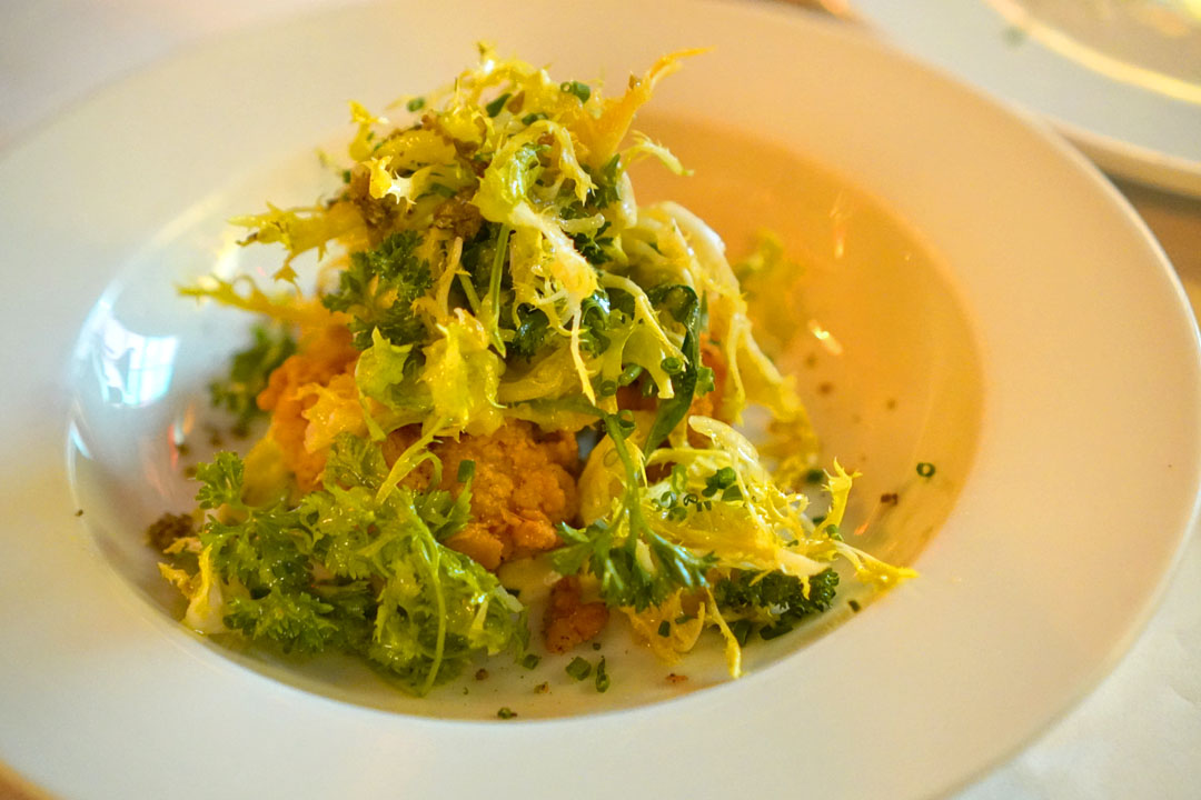 Veal sweetbreads with frisée and capers