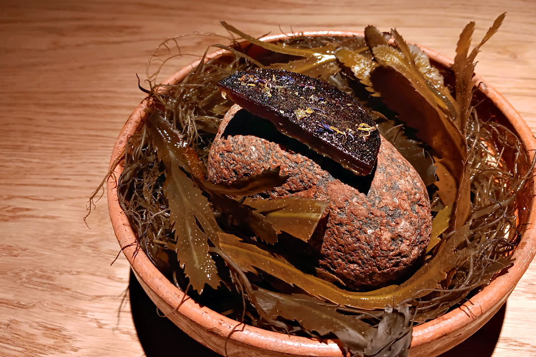 Candied kelp and beetroots