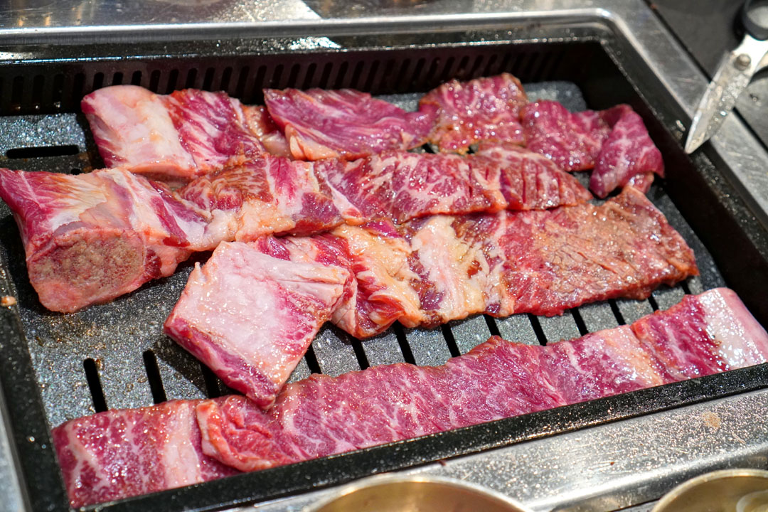 한우 폭탄 양념갈비 Bomb Galbi-Marinated Prime Beef Short Ribs (On the Grill)