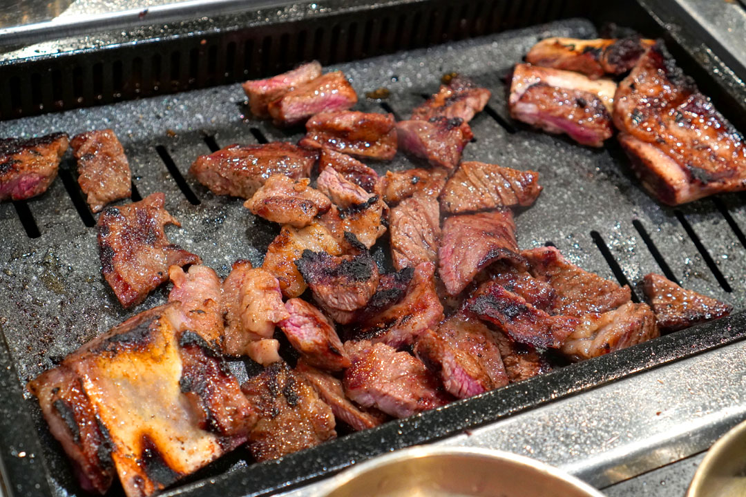 한우 폭탄 양념갈비 Bomb Galbi-Marinated Prime Beef Short Ribs (Done)