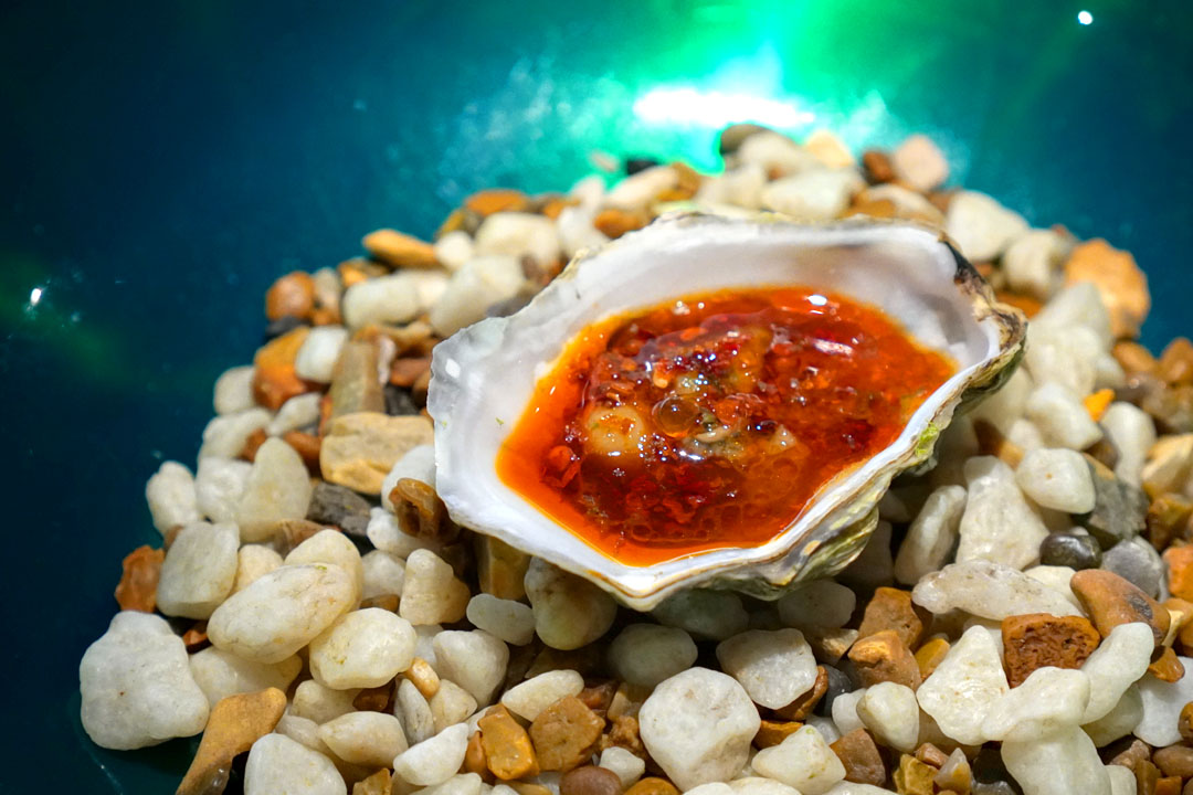 鱼香生蠔 Scalded oysters with 'fish fragrant' aubergine sauce