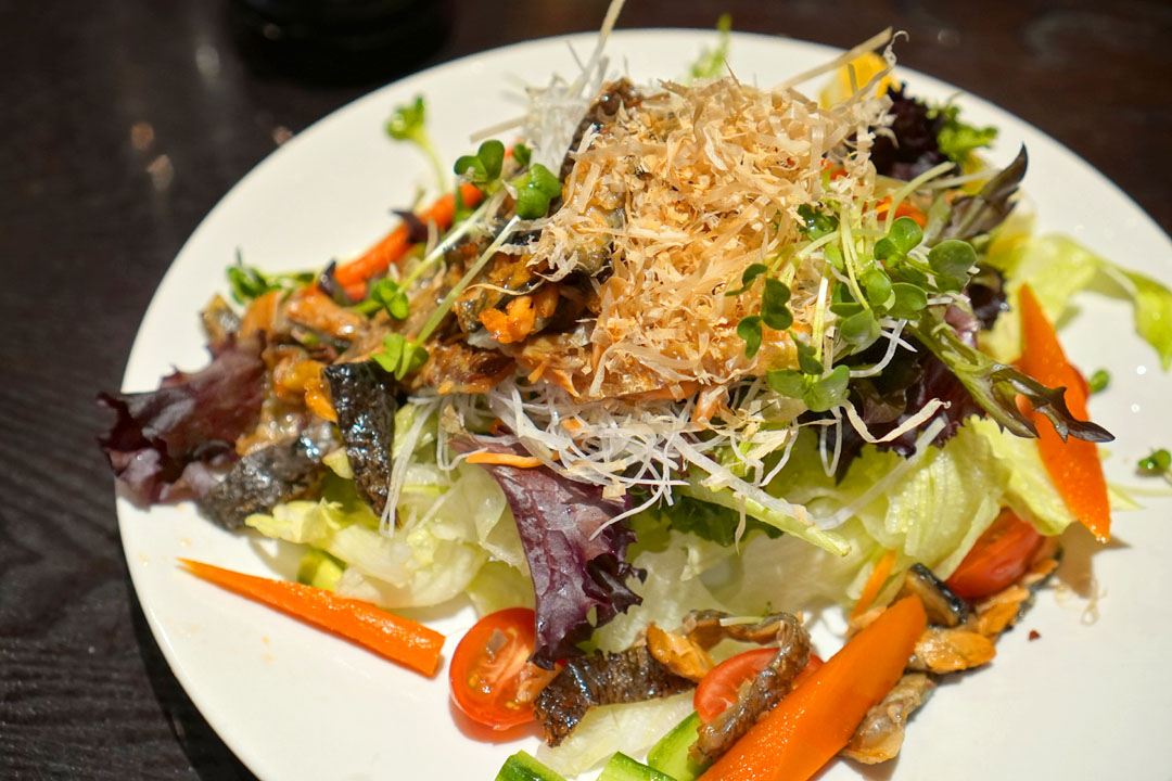 サーモンスキン Salmon Skin Salad