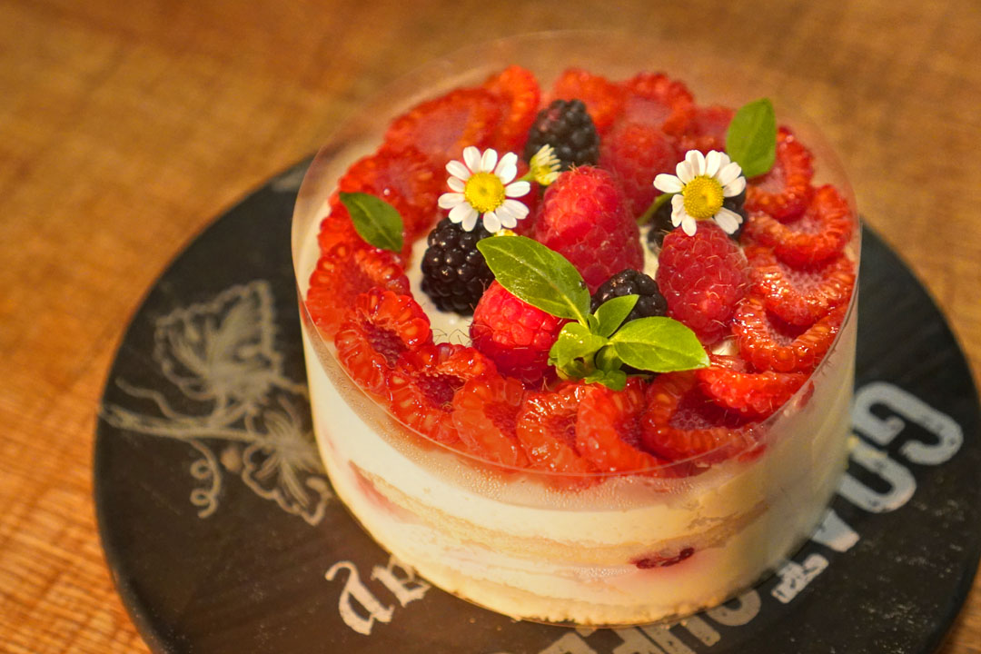 Homemade Berry Cake