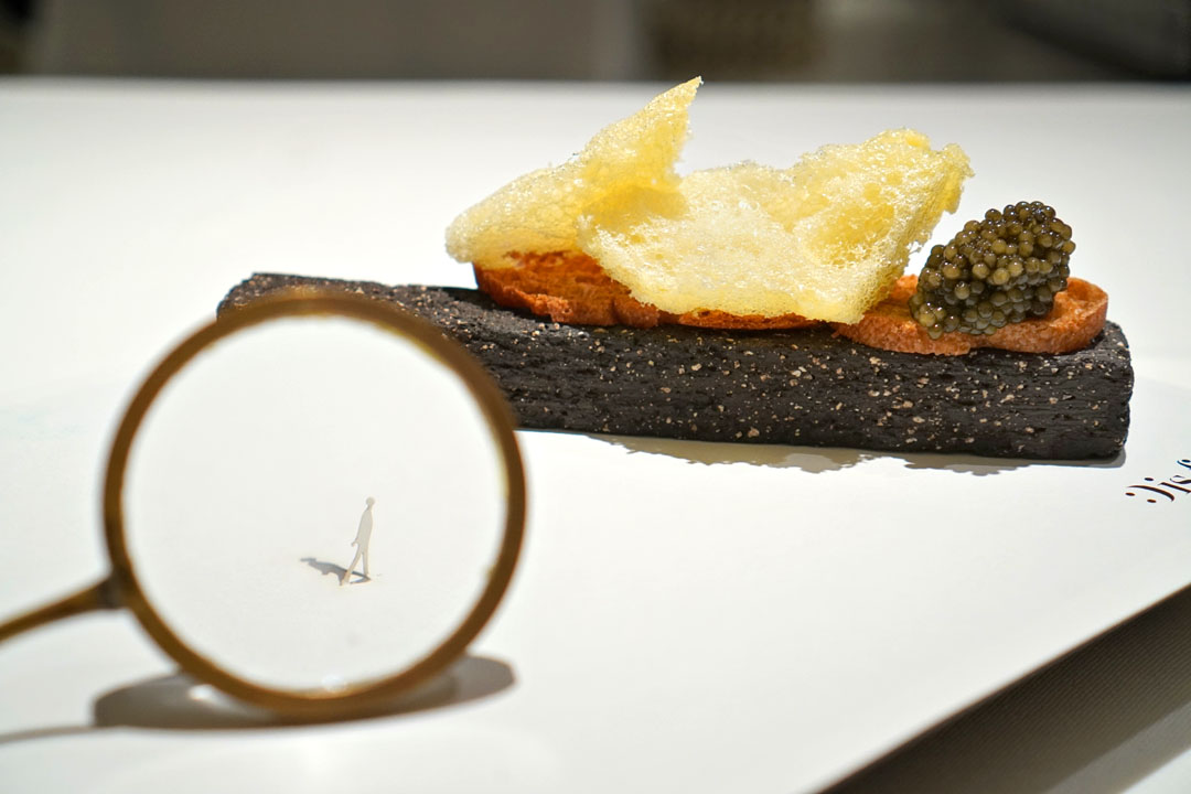 Solid bubbles of smoked butter with caviar - 2018