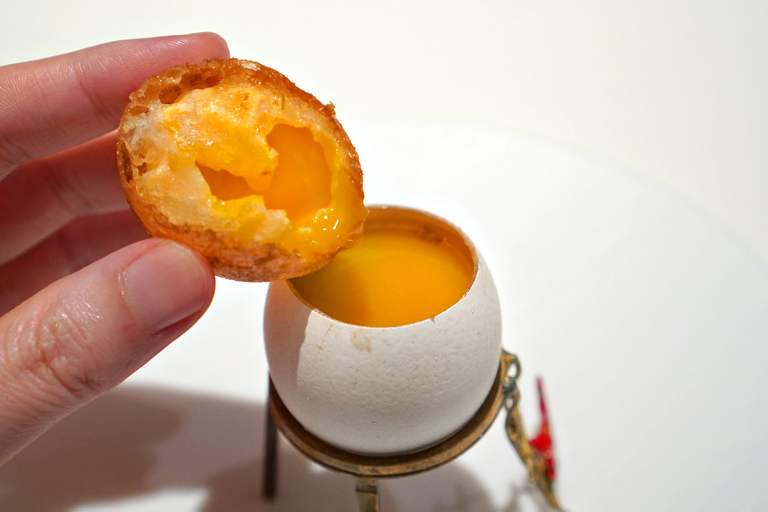 Crispy egg yolk with warm mushrooms gelatin - 2014 (Pouring)