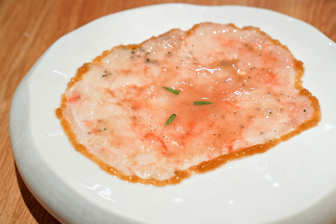 Carpaccio de cigalitas y cebolla caramelizada 'Homenaje al Bulli 1995'