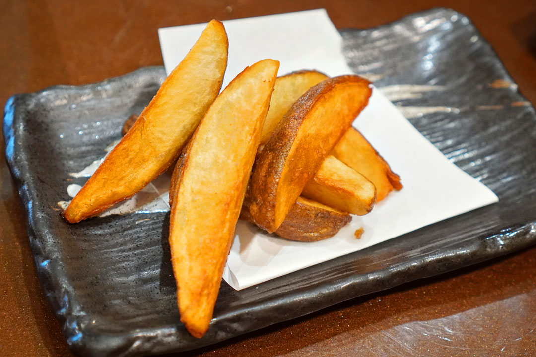 トリュフ塩のフライドポテト Deep Fried Potato Wedges W/ Truffle Salt