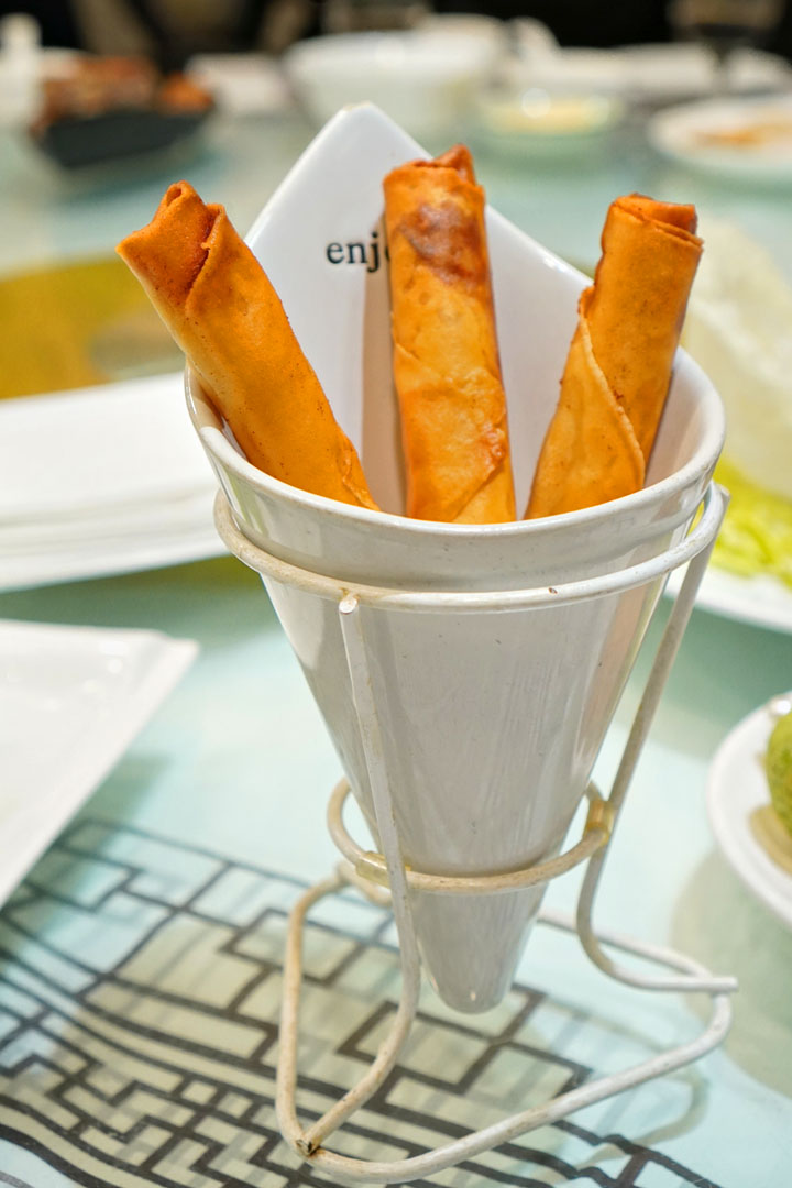 蟹肉蝦籽春捲 Crab Meat Egg Roll
