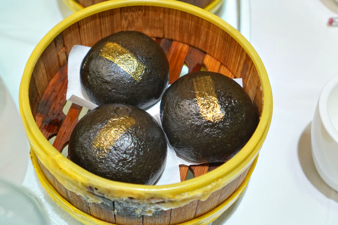 黑金剛流沙包 Creamy Egg Yolk Bao