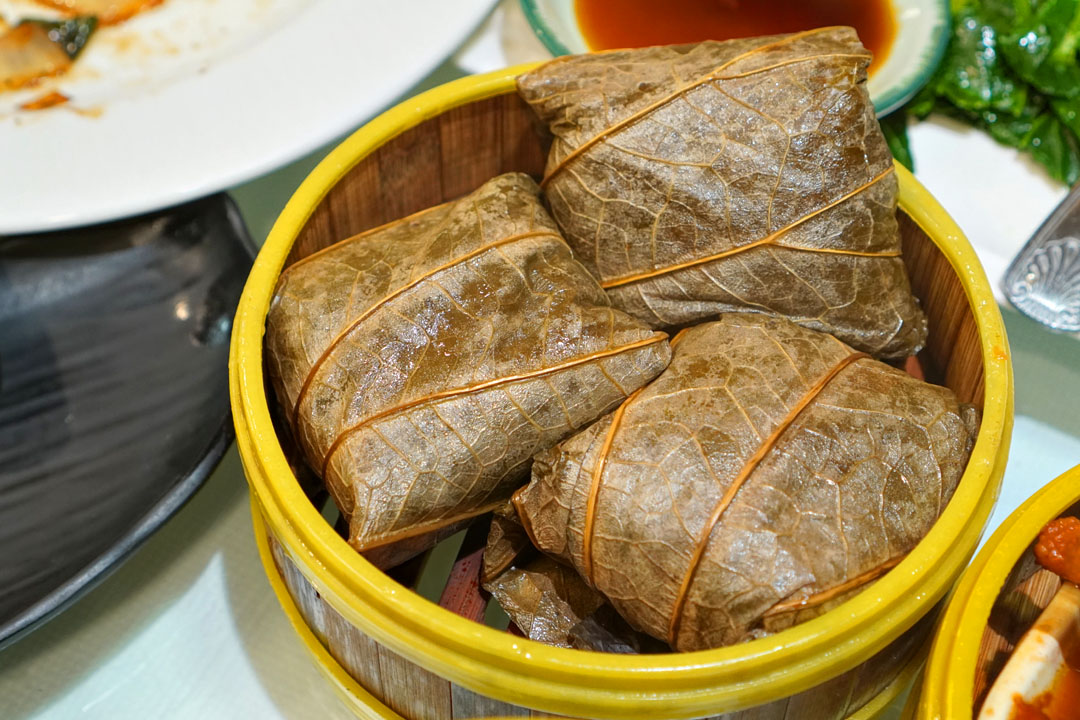 瑤柱鮑汁糯米雞 Jumbo Sticky Rice Wrap