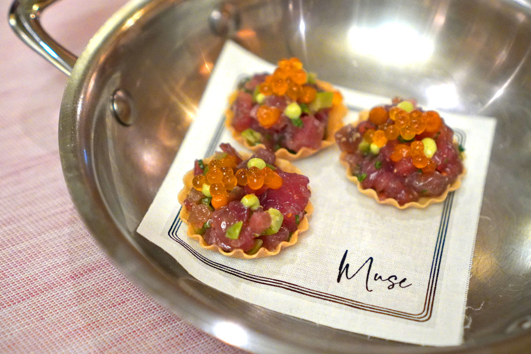 Tuna tartlets with red pepper gelée & avocado + Top with smoked trout roe